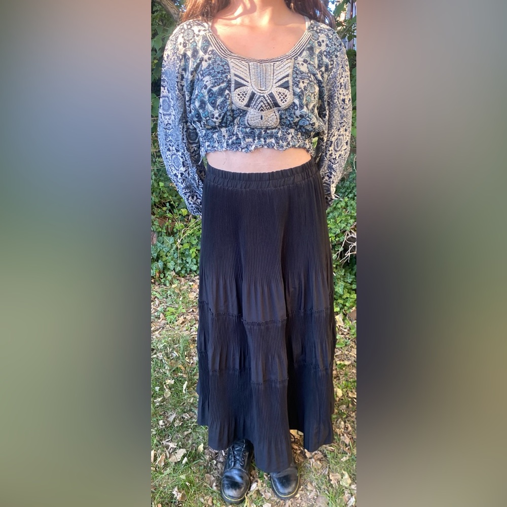 Boho paisley crop top, smocked waist, long sleeve, blue/cream print SZ. S